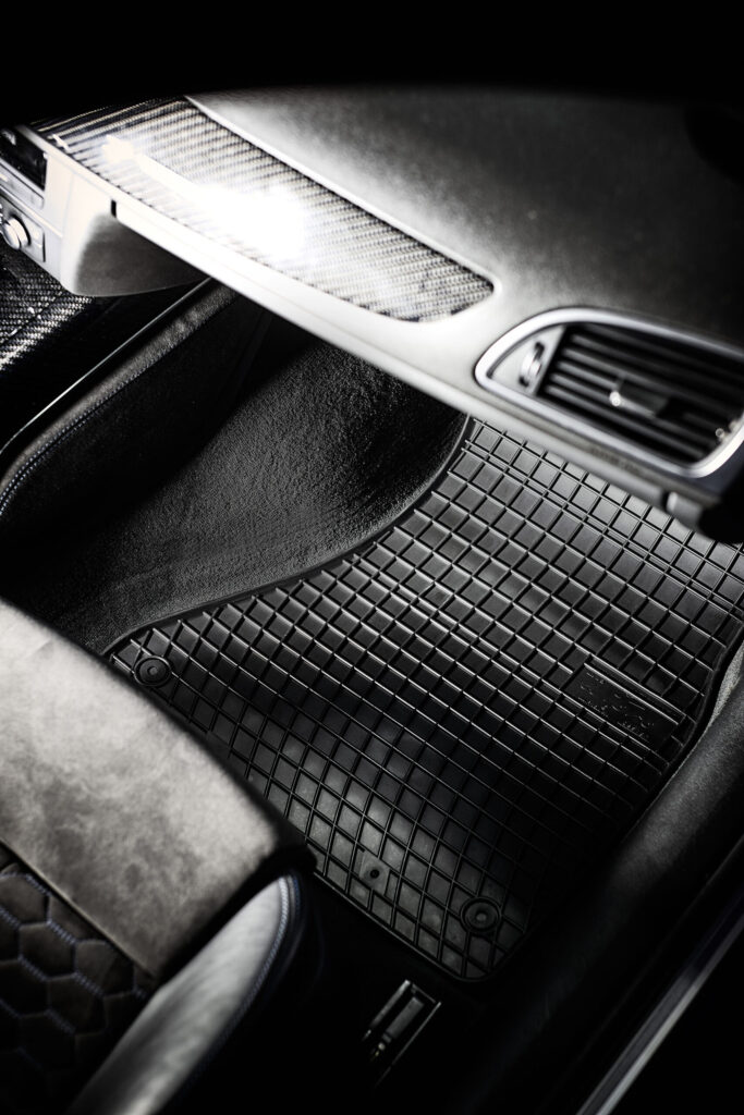Car mats El Toro tailor-made for Toyota Prius+ since 2011