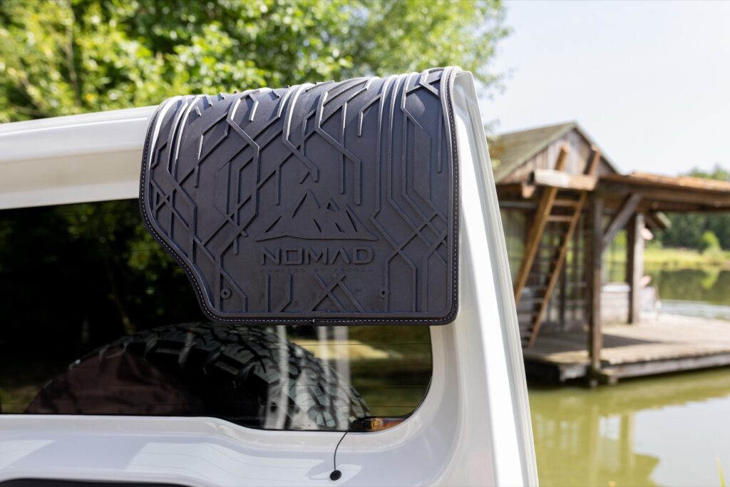 Dywaniki samochodowe NOMAD przednie ze skórzaną czarną lamówką dopasowane do Toyota RAV4 V od 2019