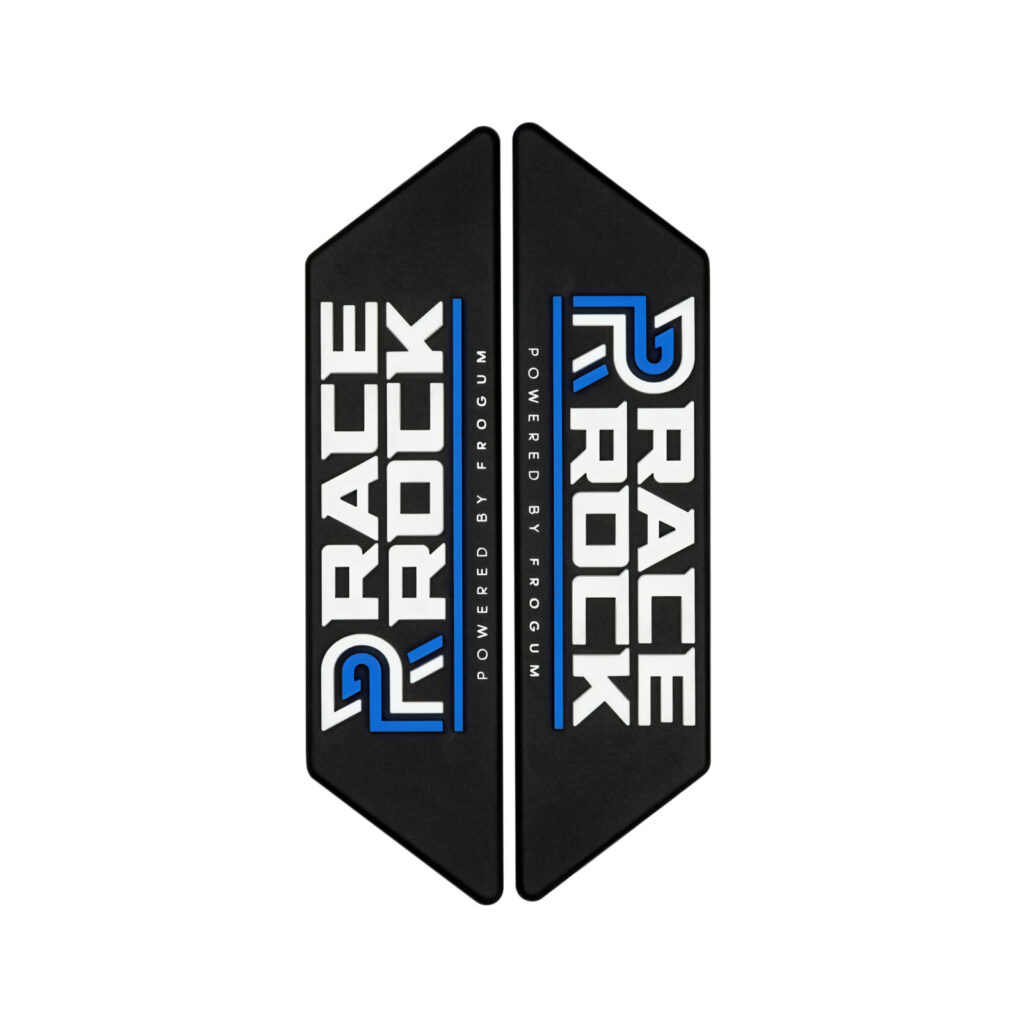 Niebieskie, wymienne emblematy do dywaników Race Rock
