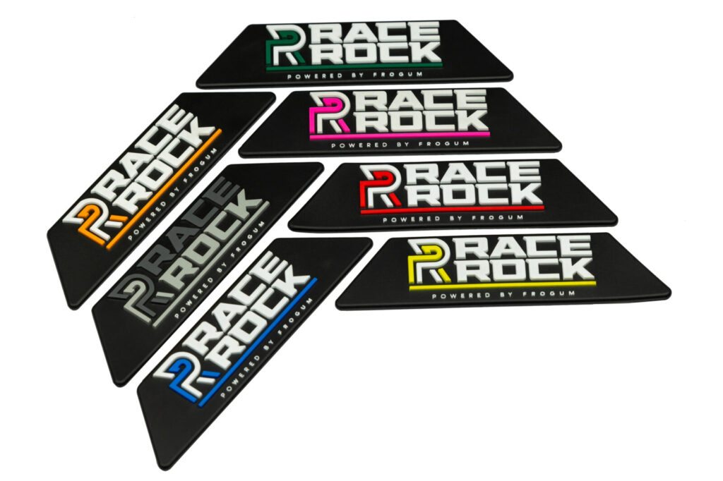 Zestaw wymiennych ringów oraz emblematów do dywaników Race Rock w wybranym kolorze